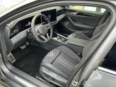 VW Passat Variant R-Line 4WD (2026) - Photo 14