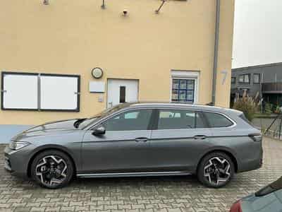 VW Passat Variant R-Line 4WD (2026) - Photo 3