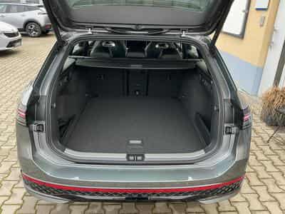 VW Passat Variant R-Line 4WD (2026) - Photo 6