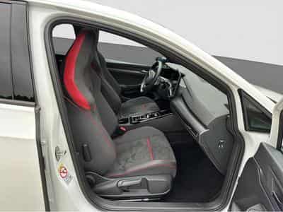 VW Golf (2026) - Photo 12