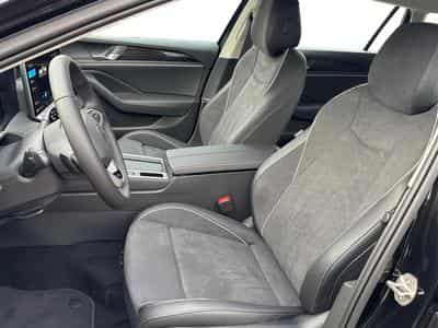 VW Passat Variant Business (2025) - Photo 11