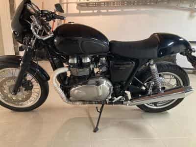 Triumph Thruxton 900 café racer (2013) - Photo 1