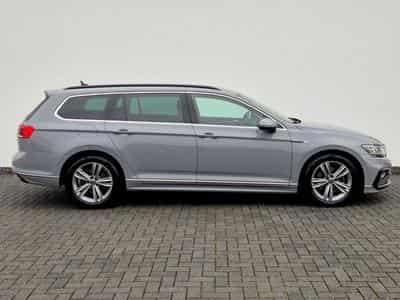 VW Passat Passat Variant R Line 2.0 TDI DSG /LED/ACC/CAM/ (2022) - Foto 4