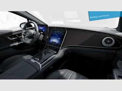 Mercedes EQE 4MATIC AMG-Line (2022) - Photo 12