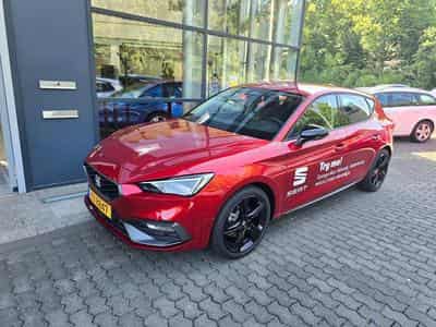 Seat Leon FR 1.5 eTSI 115cv DSG7 Black Edition (2025) - Photo 1