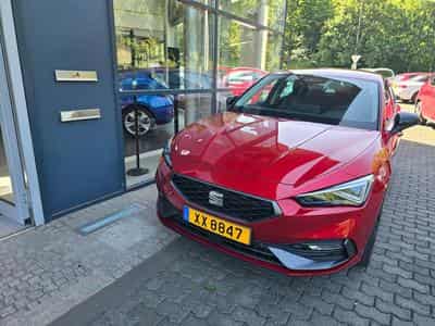 Seat Leon FR 1.5 eTSI 115cv DSG7 Black Edition (2025) - Photo 2