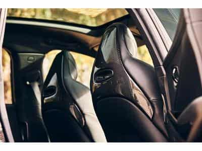 Aston-Martin DBX (2022) - Photo 4