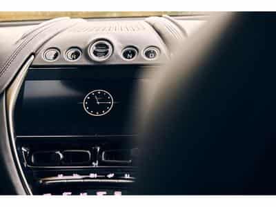 Aston-Martin DBX (2022) - Photo 7