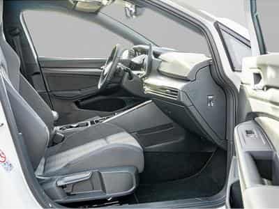 VW Golf (2025) - Photo 2