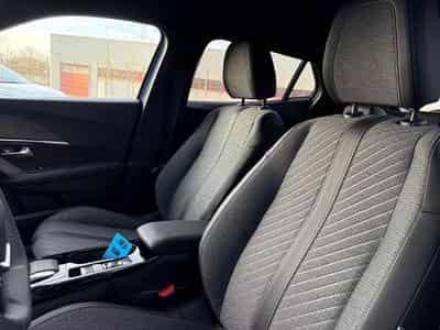 Peugeot 2008 2008 Hybrid 145 e-DSC Allure (2025) - Foto 5