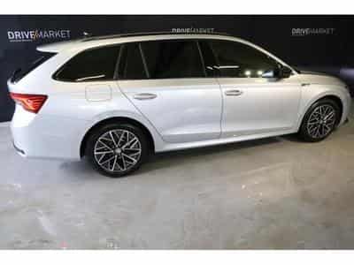 Skoda Octavia Sportline (2024) - Photo 8