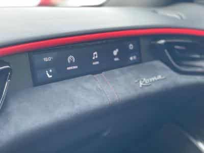 Ferrari Roma Coupé 3.9 V8 620 Carbone (2021) - Photo 14