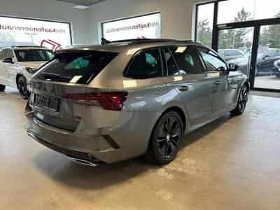 Skoda Octavia RS 4X4 (2023) - Photo 3