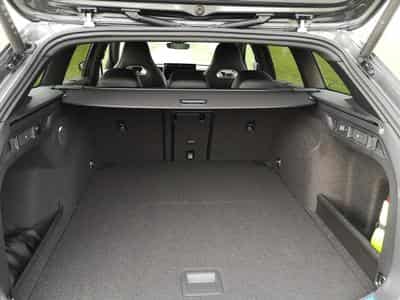 VW Passat Variant 2.0 TDI 142 kW 4Motion R-Line (2026) - Photo 12