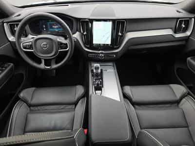 Volvo XC60 B5 Black Edition Plus / Essence (2025) - Foto 3