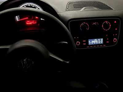 VW UP 1.0 Essence (2012) - Foto 5
