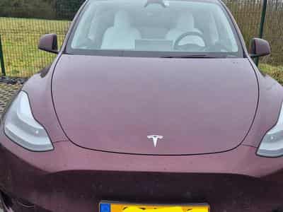 Tesla Model Y (2024) - Photo 1