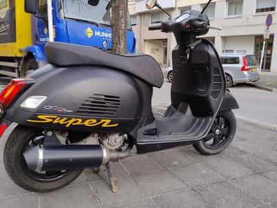 Vespa GTS Noite (2021) - Photo 1