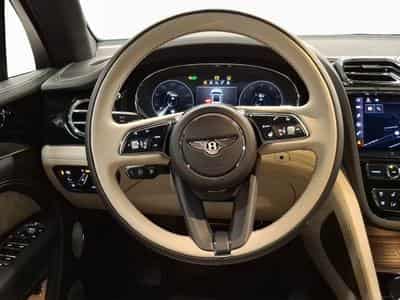 Bentley Bentayga V8 Azure (2023) - Foto 10