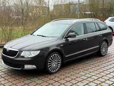 Skoda Superb 2.0 TDI AUTOMATIQUE (2012) - Photo 1