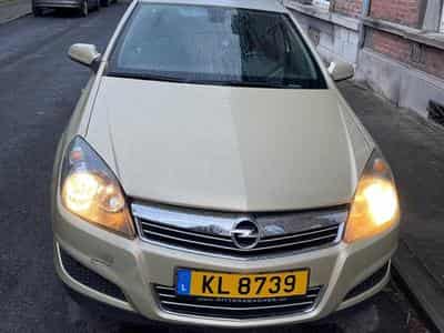Opel Astra voiture (M1) (2004) - Photo 1
