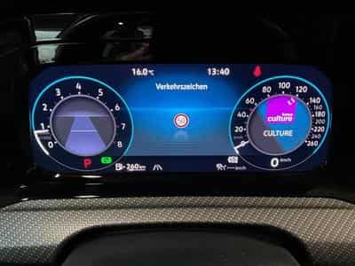 VW Golf R-Line+DSG+RearView+LED (2022) - Photo 11