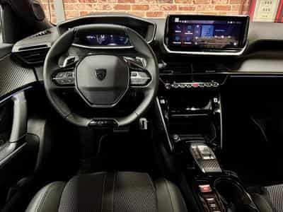 Peugeot 2008 2008 1.2 Hybrid 145cv Auto GT (Neuve) (2025) - Foto 4