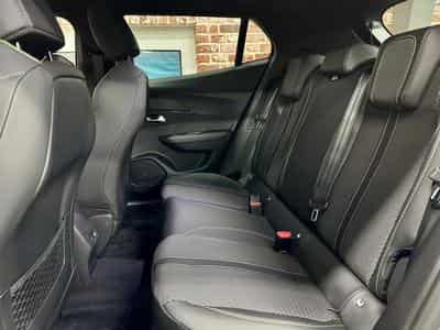 Peugeot 2008 2008 1.2 Hybrid 145cv Auto GT (Neuve) (2025) - Foto 6