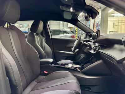 Peugeot 2008 2008 1.2 Hybrid 145cv Auto GT (Neuve) (2025) - Foto 8