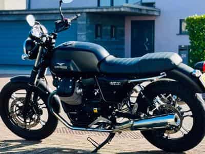 Moto Guzzi V7 II Stone (2016) - Photo 1