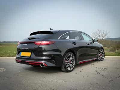 Kia ProCeed GT 1.6T-GDi 204 DCT (2023) - Photo 2
