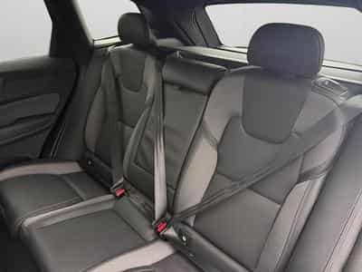 Volvo XC60 B5 Black Edition Plus / Essence (2025) - Foto 13