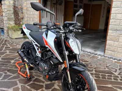 KTM Duke 390 (2022) - Photo 1