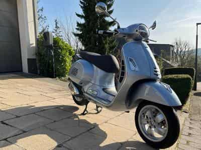 Vespa GTS GTS 300 hpe classica gris (2021) - Photo 1