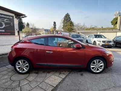 Renault Megane COUPE 2.0 ESSENCE 140CV AUTOMATIQUE (2010) - Photo 8