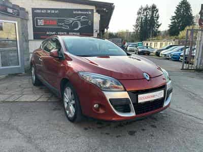 Renault Megane COUPE 2.0 ESSENCE 140CV AUTOMATIQUE (2010) - Photo 9