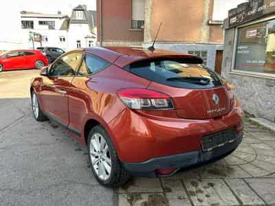 Renault Megane COUPE 2.0 ESSENCE 140CV AUTOMATIQUE (2010) - Photo 4