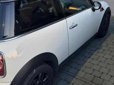 Mini Cooper (2010) - Photo 1