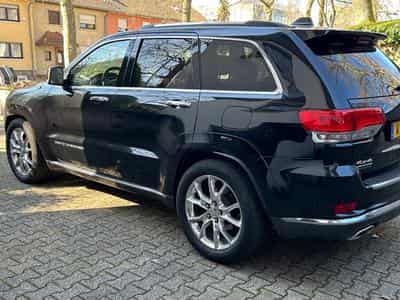 Jeep Grand Cherokee Sumit (2016) - Photo 3