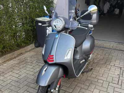 Vespa GTS 300 SuperSport (2019) - Photo 1