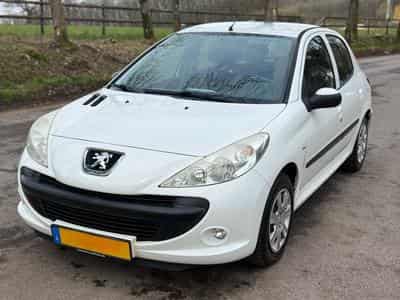 Peugeot 206+ 1.4 (2011) - Photo 1