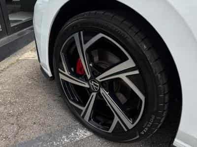 VW Golf VIII GTD 2.0L TDI SCR 200CV (2027) - Photo 11