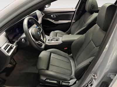 BMW 330 xDrive Touring M-SPORT PRO (2025) - Foto 6