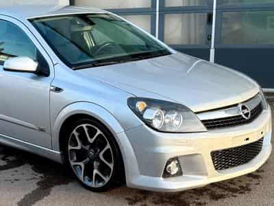 Opel Astra OPC-Line (2009) - Photo 1