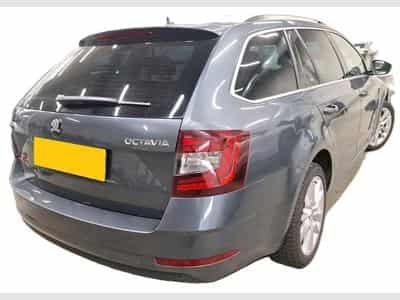 Skoda Octavia 1.6 TDI 115CV DSG7 STYLE (2019) - Photo 2