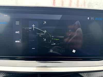 PEUGEOT 208 1.2 Hybrid 100ch Allure e-DCS6 (2024) - Photo 10