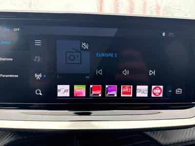 PEUGEOT 208 1.2 Hybrid 100ch Allure e-DCS6 (2024) - Photo 11