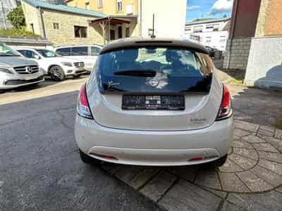 Lancia Ypsilon 1.2 Essence 5 Portes (2015) - Photo 5