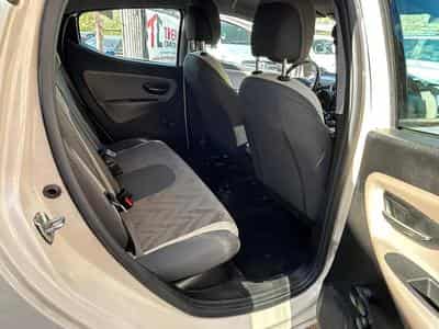 Lancia Ypsilon 1.2 Essence 5 Portes (2015) - Photo 9