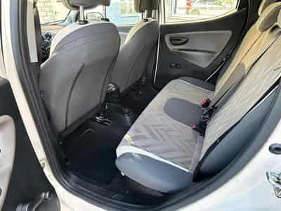 Lancia Ypsilon 1.2 Essence 5 Portes (2015) - Photo 10